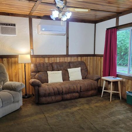 Little River Inn Motel Leon Екстериор снимка
