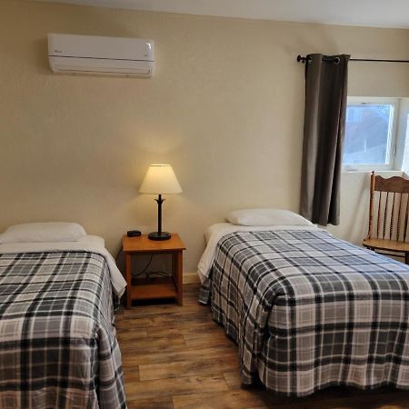 Little River Inn Motel Leon Екстериор снимка