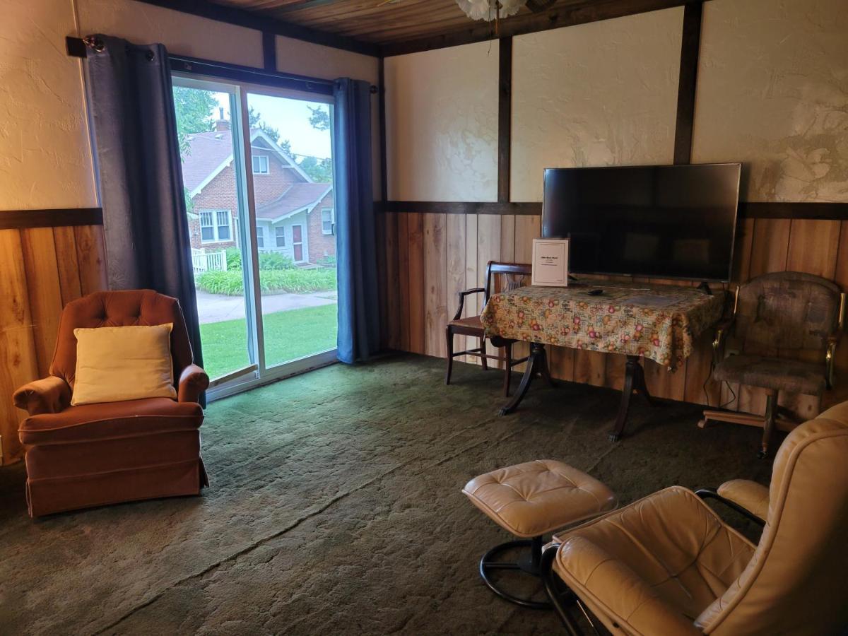 Little River Inn Motel Leon Екстериор снимка
