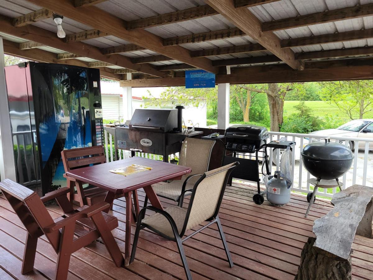 Little River Inn Motel Leon Екстериор снимка