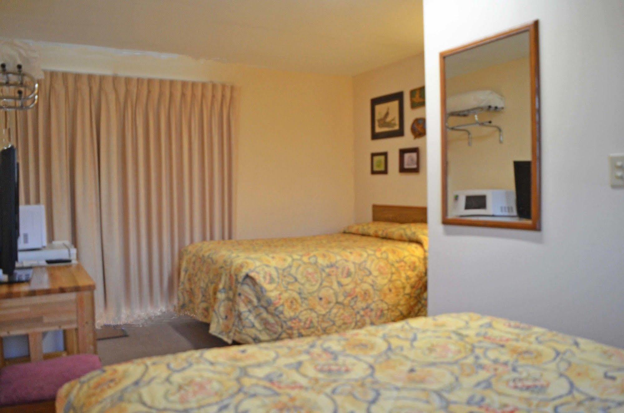 Little River Inn Motel Leon Екстериор снимка