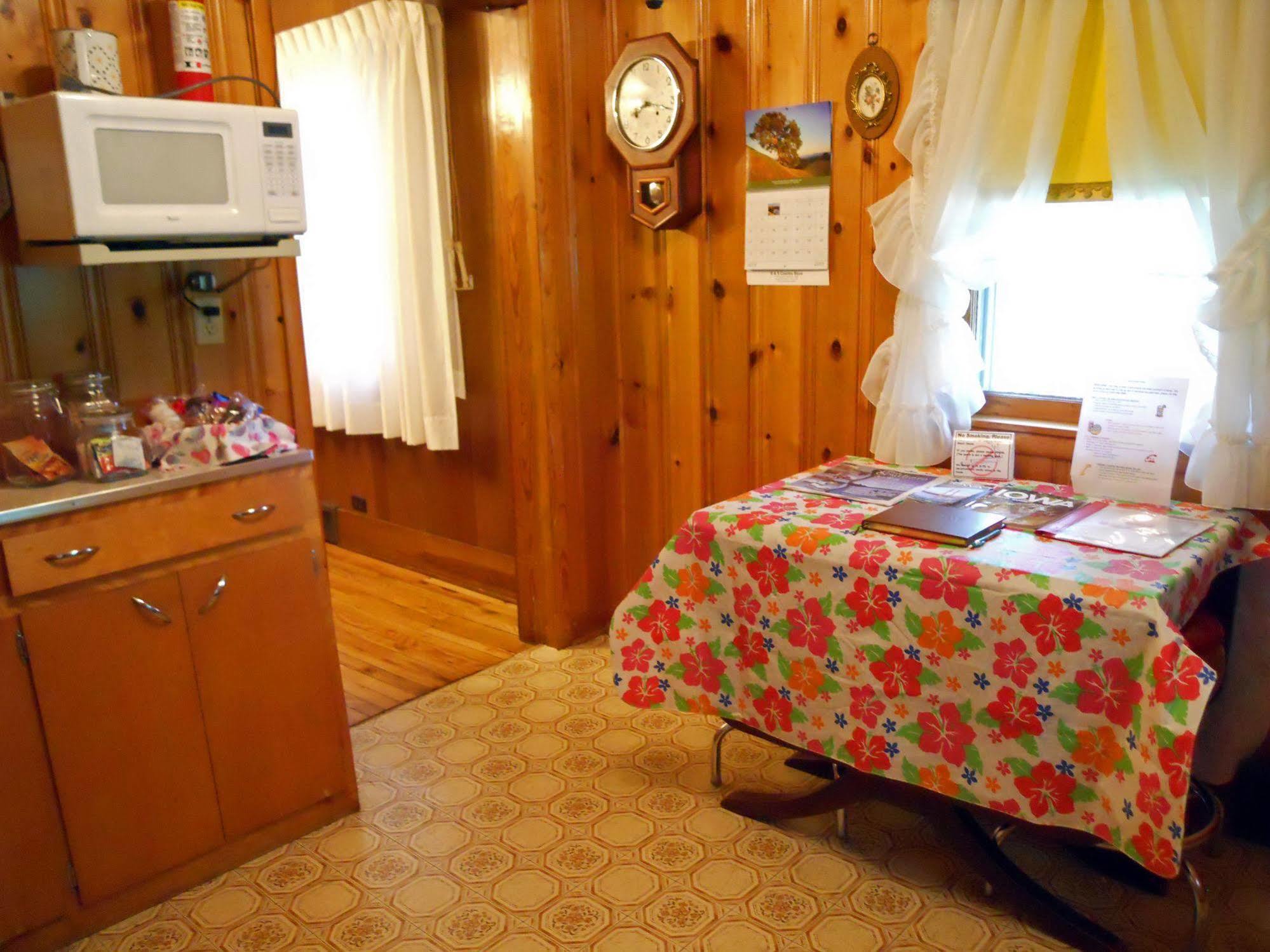 Little River Inn Motel Leon Екстериор снимка