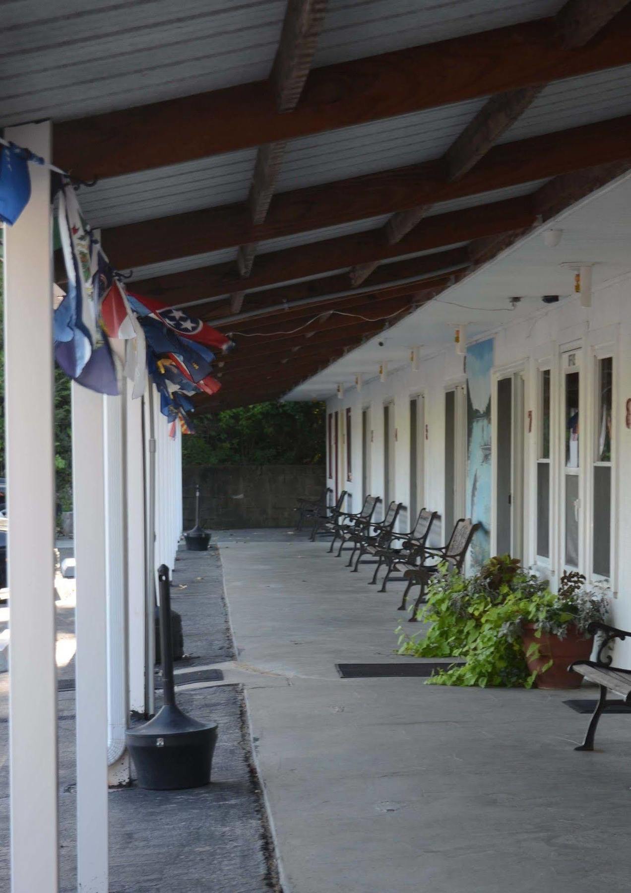 Little River Inn Motel Leon Екстериор снимка