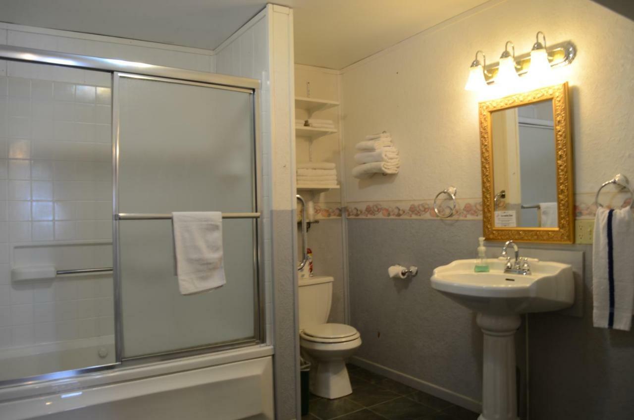 Little River Inn Motel Leon Екстериор снимка