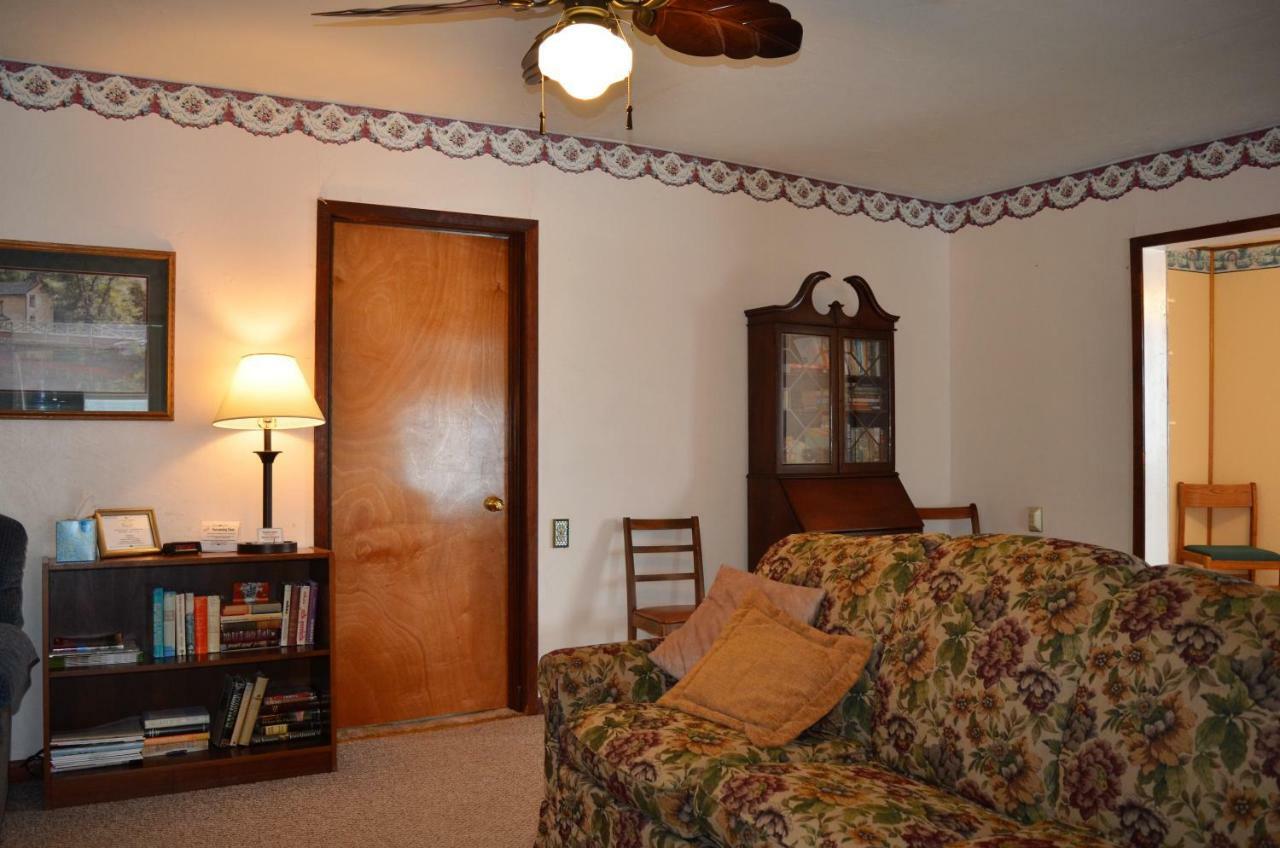 Little River Inn Motel Leon Екстериор снимка