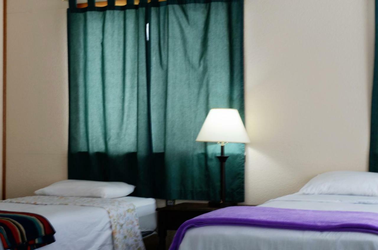Little River Inn Motel Leon Екстериор снимка