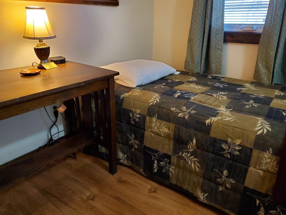 Little River Inn Motel Leon Екстериор снимка