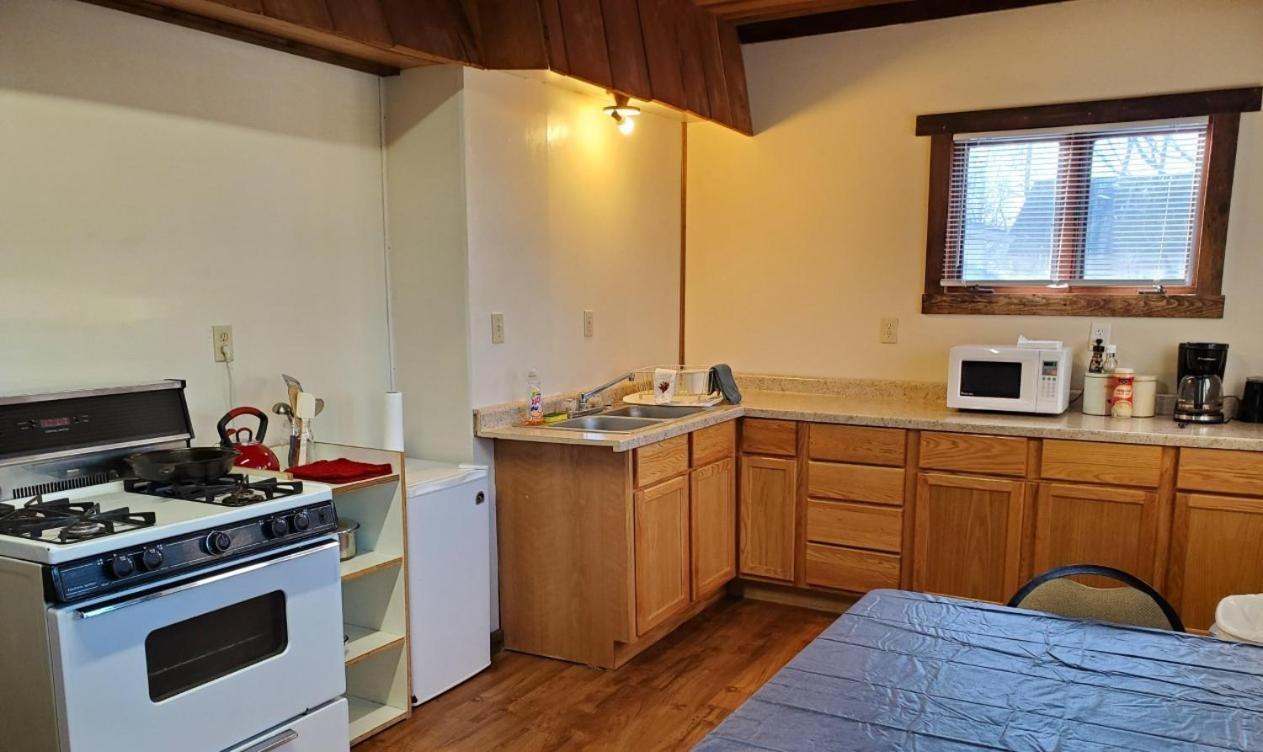 Little River Inn Motel Leon Екстериор снимка