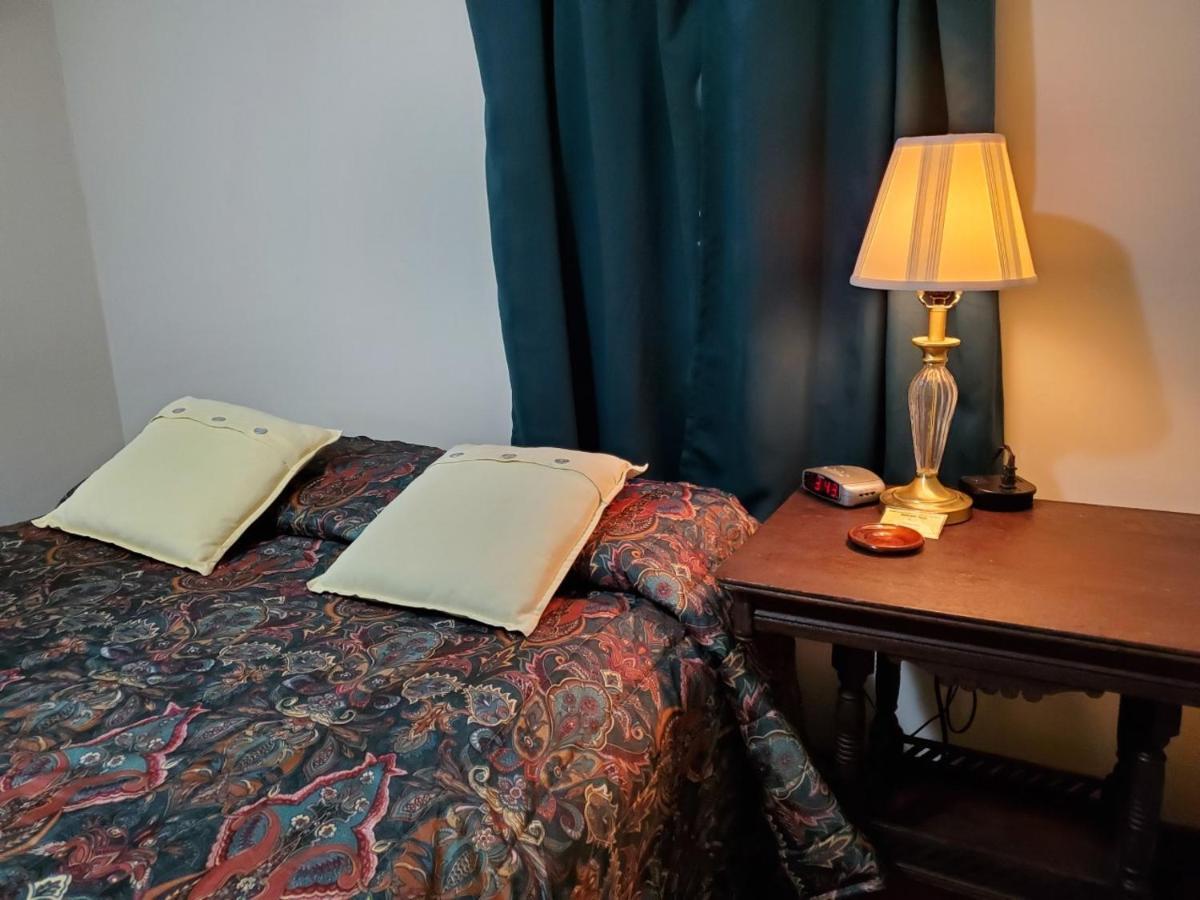 Little River Inn Motel Leon Екстериор снимка
