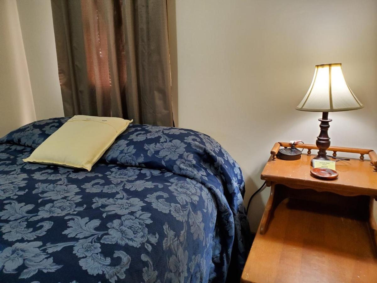 Little River Inn Motel Leon Екстериор снимка